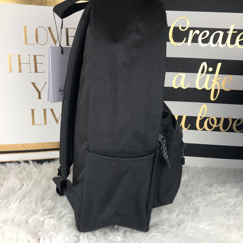New Herschel backpack - Picture 2 of 6